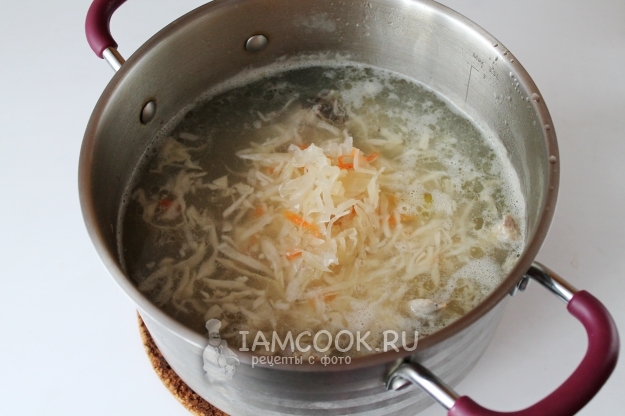 Положить квашеную капусту