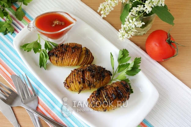 Фото картошки-гармошки с чесноком и укропом в духовке