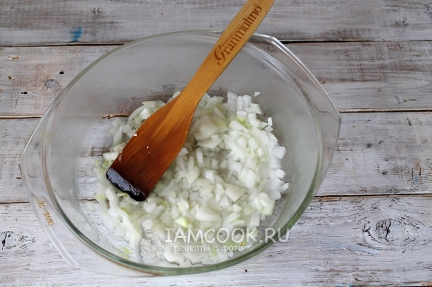 Обжарить лук