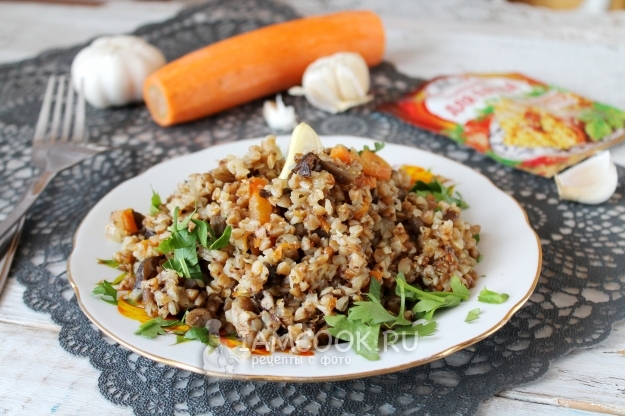 Рецепт постного плова из гречки с опятами