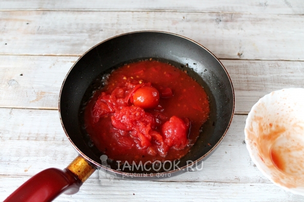 Положить томаты