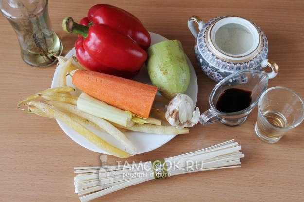 Ингредиенты для удон со стручковой фасолью по-японски