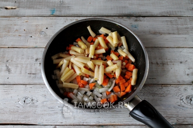 Положить фасоль