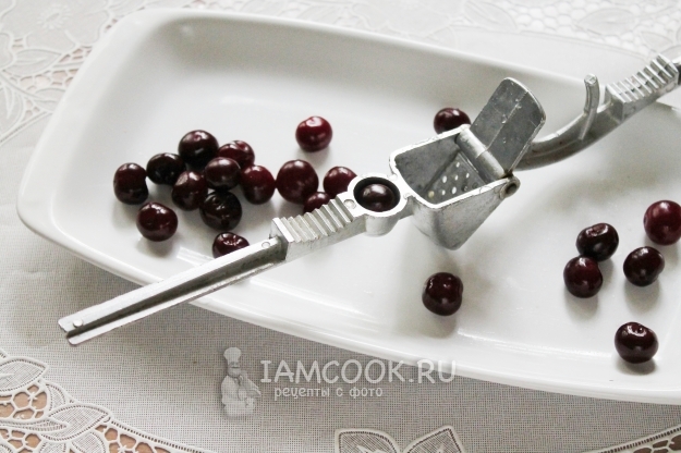 Удалить у вишни косточки