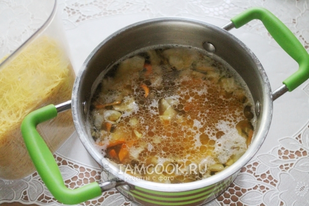 Положить макароны