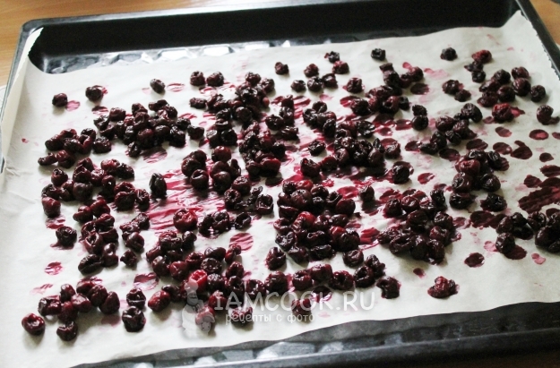 Высушить вишню в духовке