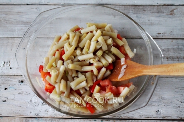 Положить фасоль