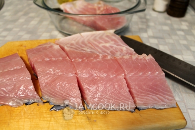 Порезать рыбу