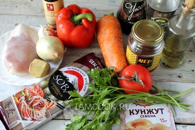 Ингредиенты для гречневой лапши с курицей и овощами