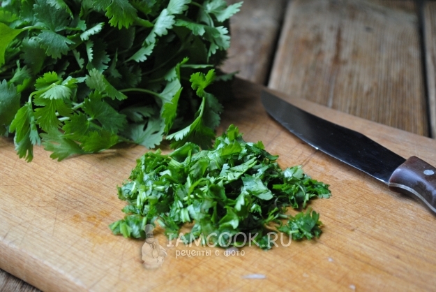 Порезать кинзу