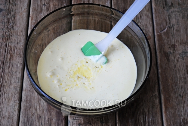 Влить масло