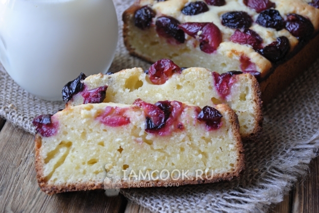 Рецепт пирога с черешней и творогом
