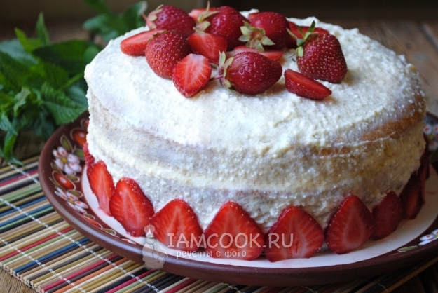 Рецепт клубничного торта с творожным кремом (бисквитный)