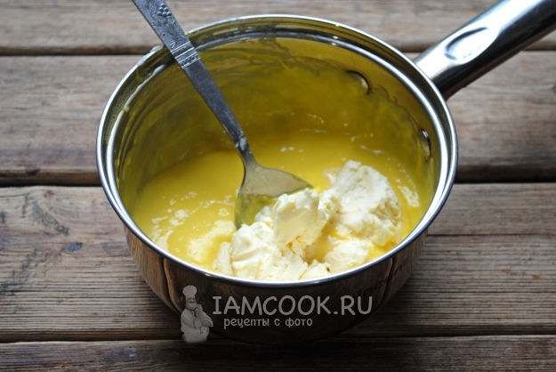 Положить масло