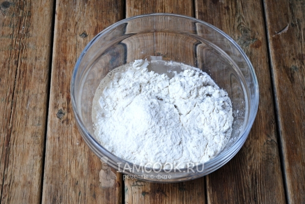 Всыпать муку