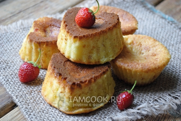Рецепт творожных кексов с клубникой