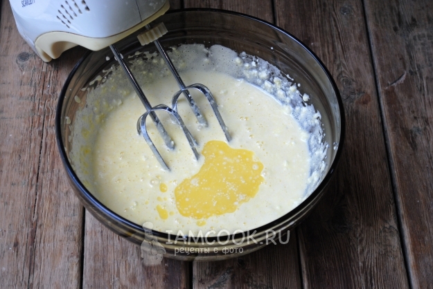 Влить масло