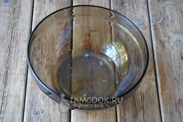 Отделить белки от желтков