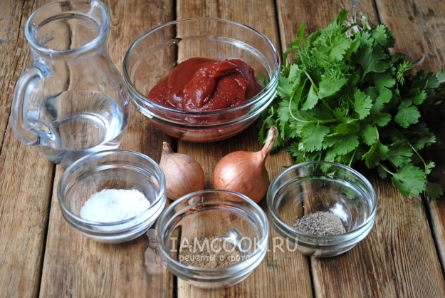 Ингредиенты для армянского томатного соуса с кинзой