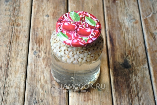 Фото компота из белой смородины на зиму