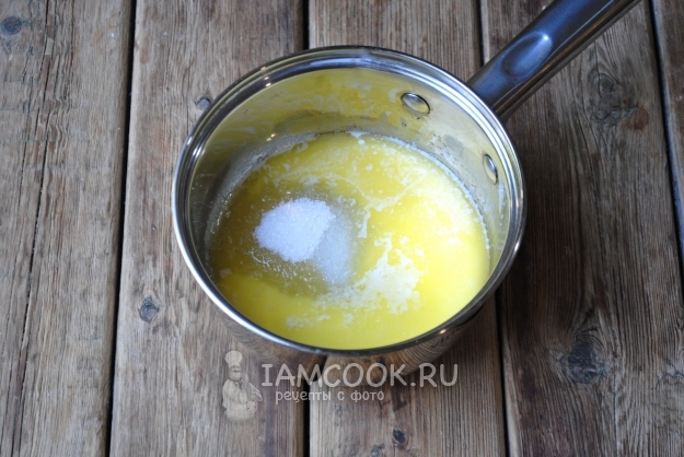 Добавить молоко и сахар