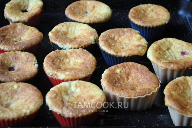 Фото творожных кексов с клубникой