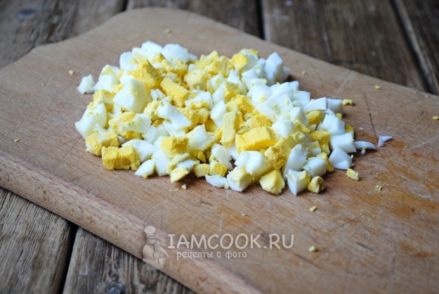 Порезать яйца