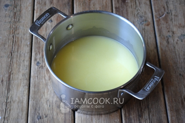 Влить масло