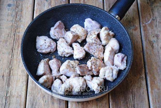 Обжарить мясо