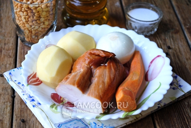 Ингредиенты для горохового супа с копченой курицей
