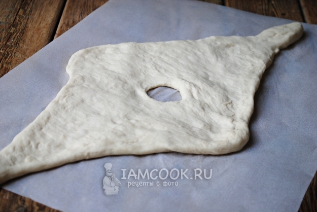 Сделать в центре отверстие