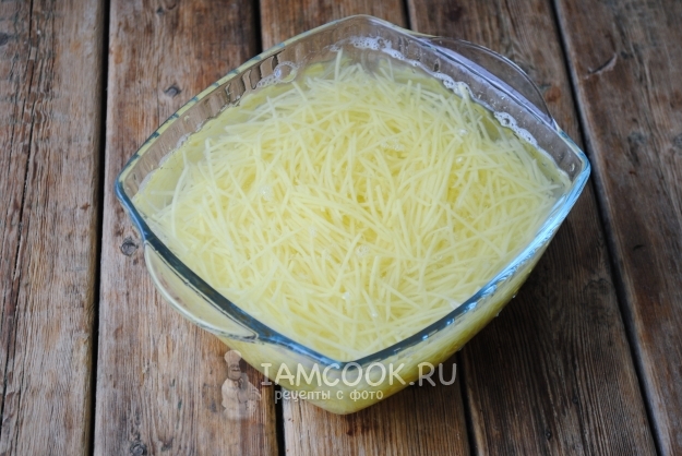 Положить картофель в воду