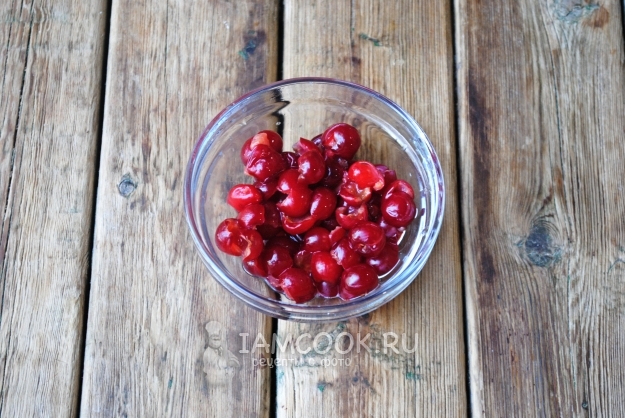 Удалить у вишни косточки