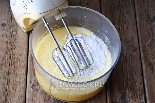 Всыпать муку