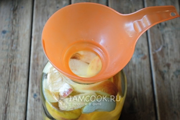 Залить банку кипятком