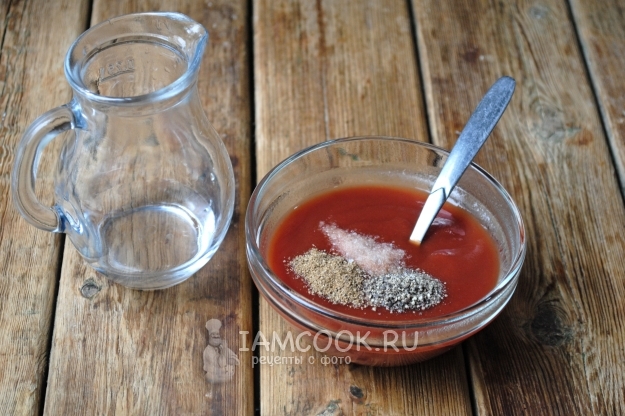 Всыпать соль и специи