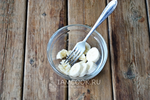 Размять банан