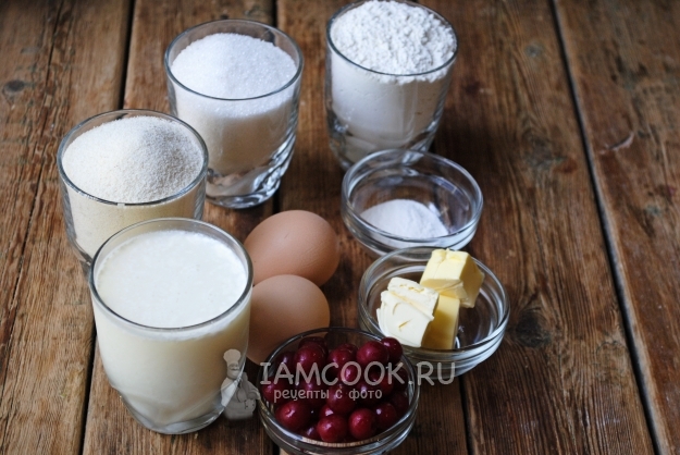 Ингредиенты для манника с вишней на кефире