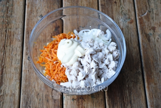 Положить майонез