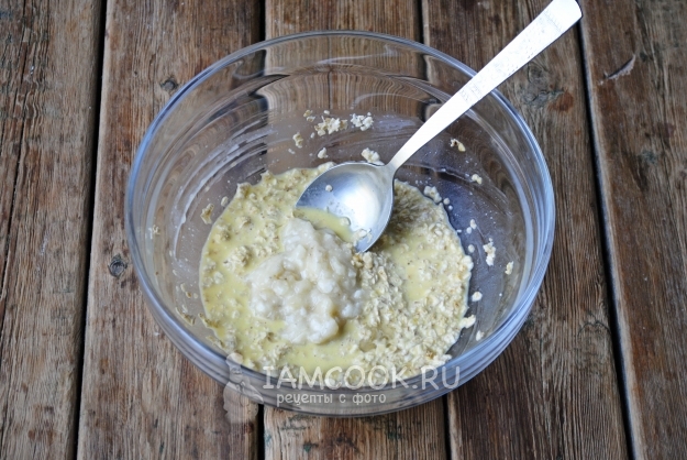 Добавить банановое пюре