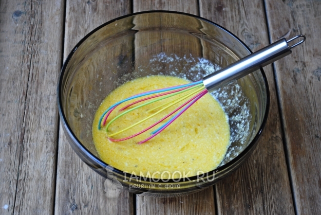 Размешать смесь венчиком