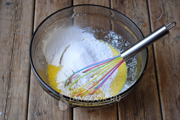 Всыпать муку