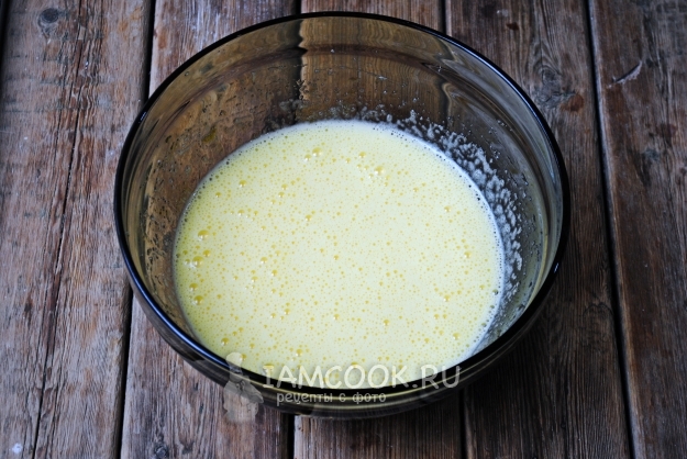 Взбить яйца с сахаром