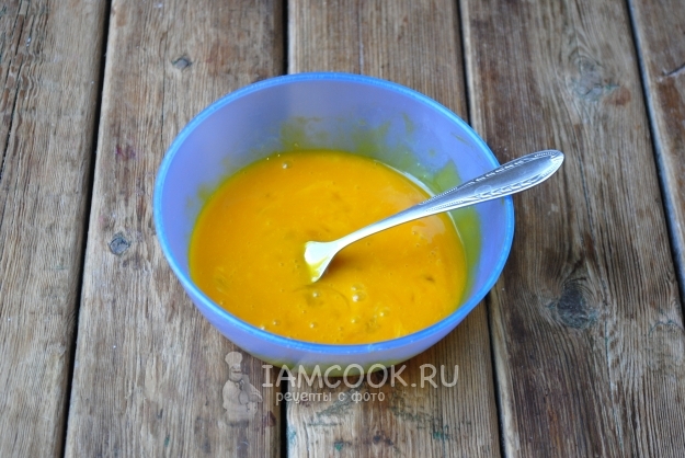 Взбить желтки