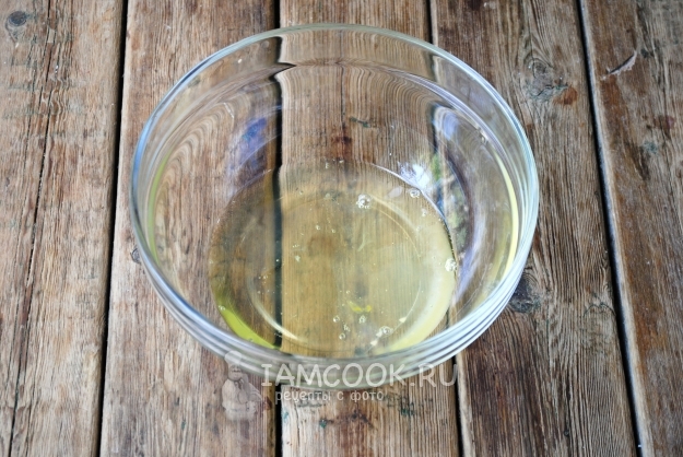 Отделить белки от желтков