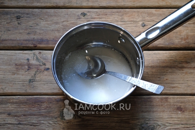 Соединить воду с сахаром