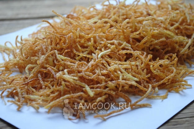 Выложить картофель на салфетку