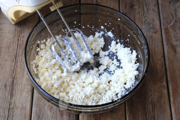 Взбить творожную массу