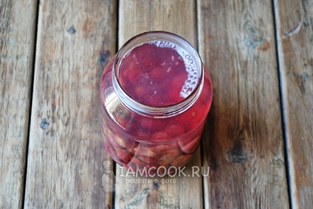 Влить воду в банку