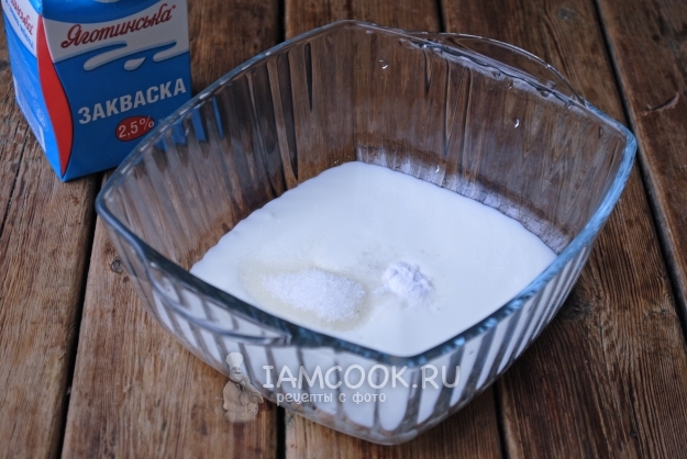 Всыпать соду и сахар